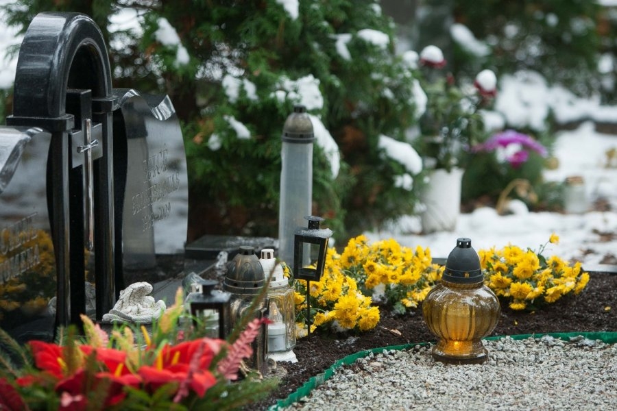 Услуги по уборке могил в Киеве