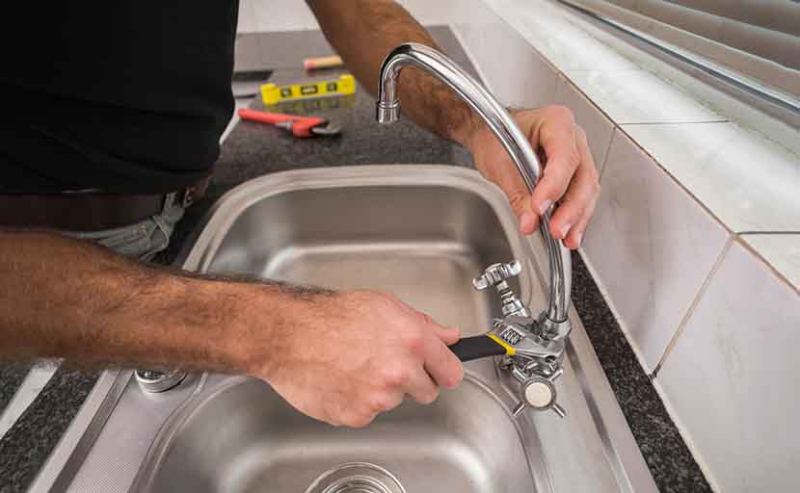 Капает кран на кухне: как починить смеситель и определить причину протечки