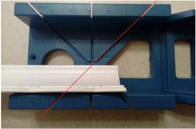 Как правильно обрезать плинтус?