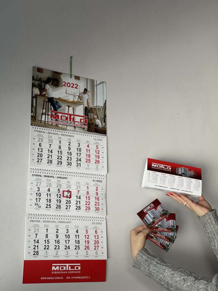 Использование календаря для заметок как элемента настенного декора